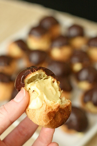 Chocolate-glazed cream puff with pastry cream